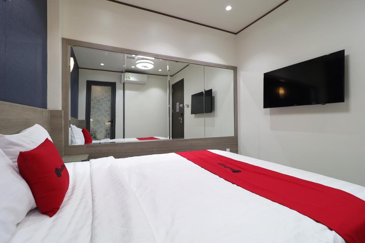 Reddoorz Plus & Cloud 9 Quang Trung Hotell Ho Chi Minh-staden Exteriör bild